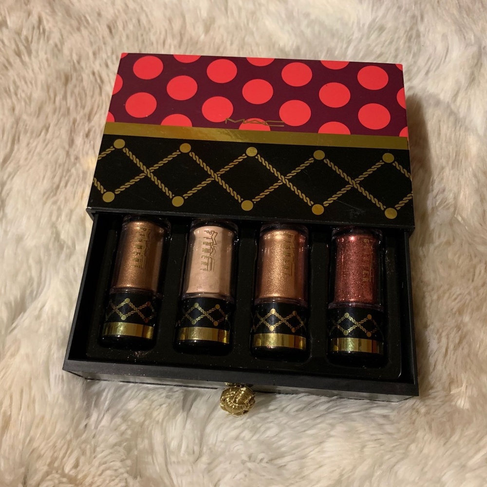 MAC Nut Cracker Eye Shadow Pigments & Glitter